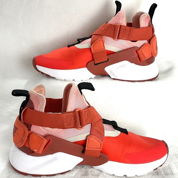 Nike Other - Nike Huarache Habanero  Lace  Up City Sneaker  youth Size 6Y (Women’s size 7.5)